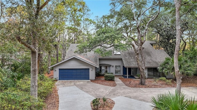 single story home featuring a garage