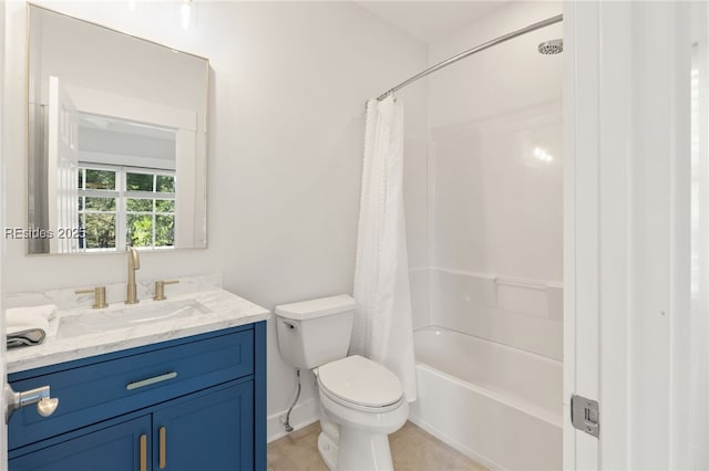 full bathroom with shower / tub combo with curtain, vanity, and toilet