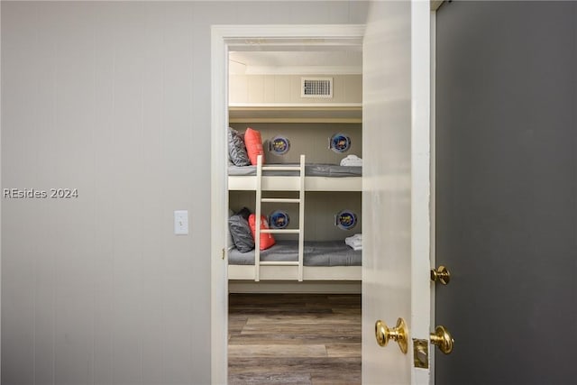 walk in closet with hardwood / wood-style flooring