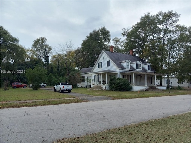 view of front of house featuring a porch and a front lawn