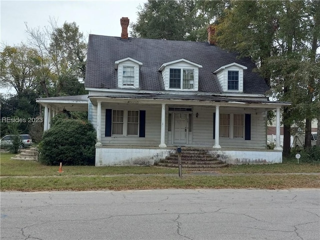 view of front of home featuring a front lawn and a porch