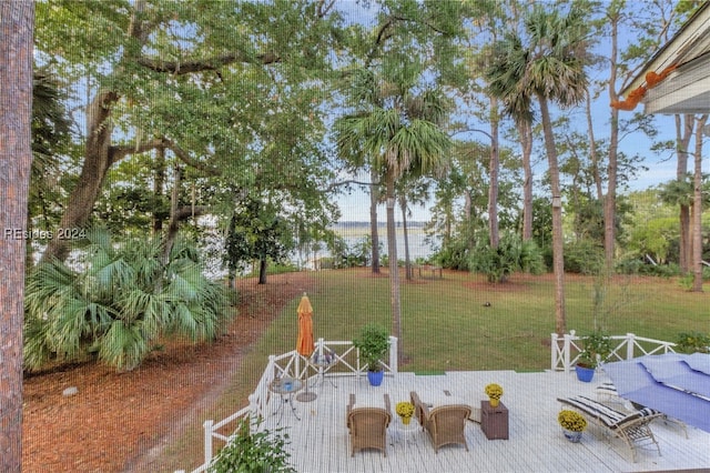 view of yard featuring a water view