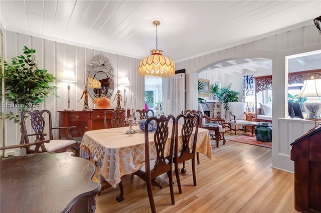 dining area featuring crown molding and light hardwood / wood-style floors