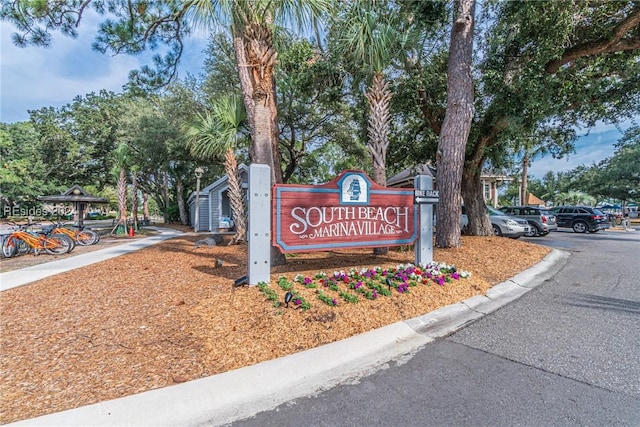 view of community / neighborhood sign