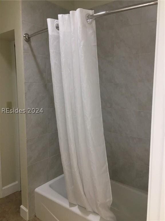 bathroom with shower / bathtub combination with curtain