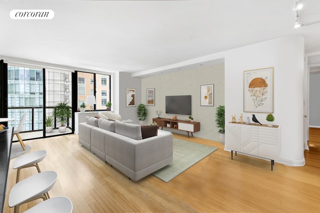 Listing photo 3 for 255 E 49th St Unit 14D, New York City NY 10017