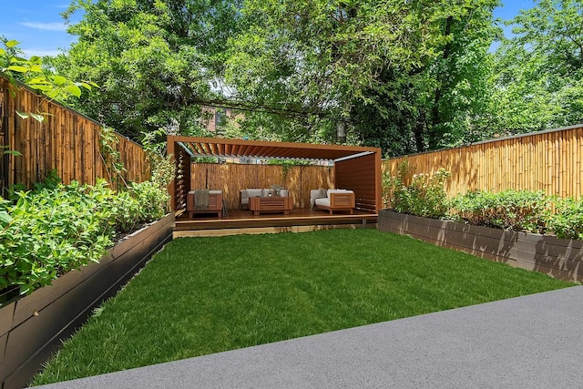 view of yard with an outdoor living space