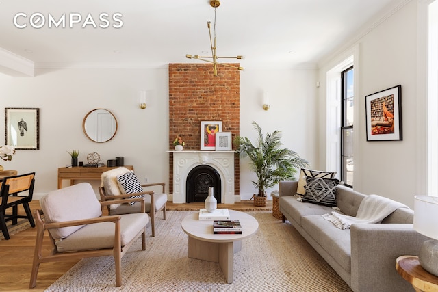 living room featuring a notable chandelier, light hardwood / wood-style floors, and crown molding