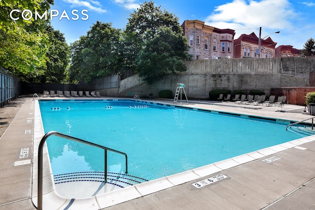 view of swimming pool