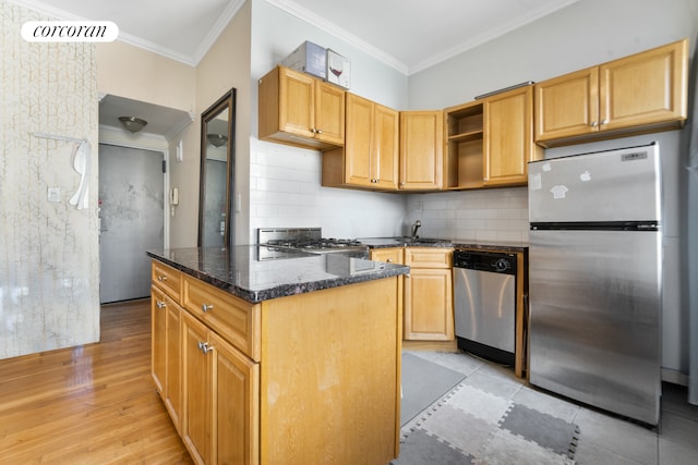 kitchen with tasteful backsplash, light wood-type flooring, stainless steel appliances, dark stone counters, and crown molding