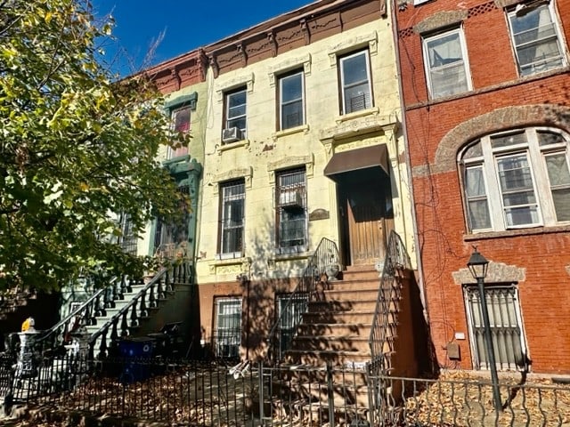 view of front facade featuring cooling unit