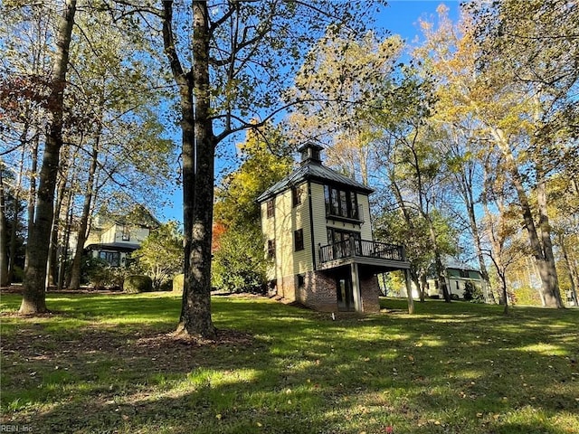 back of house featuring a lawn