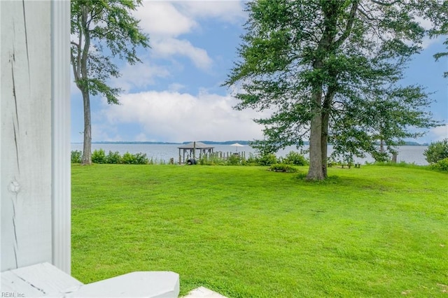 view of yard featuring a water view