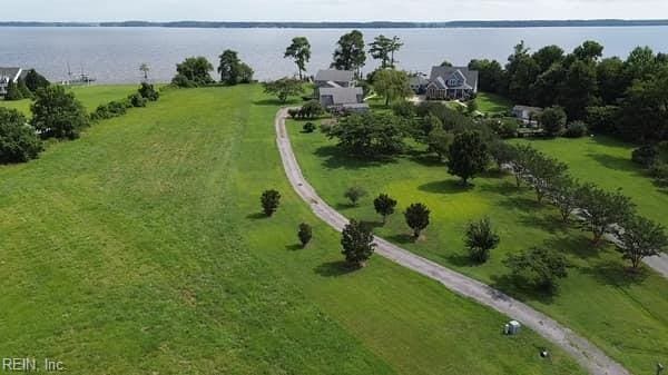 bird's eye view featuring a rural view and a water view