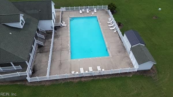 view of pool featuring a yard