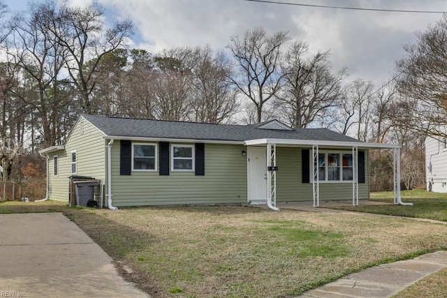 view of front of home featuring a front lawn