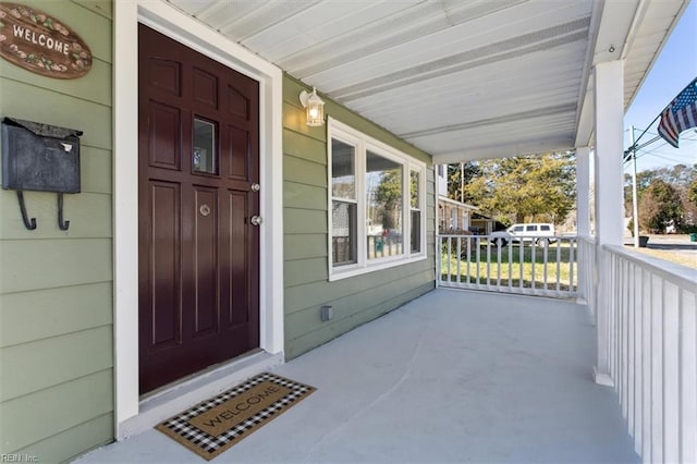 property entrance with covered porch