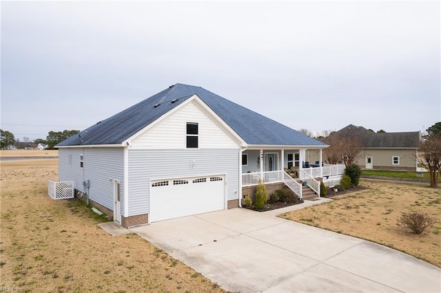 view of front facade featuring a porch, a front lawn, and a garage