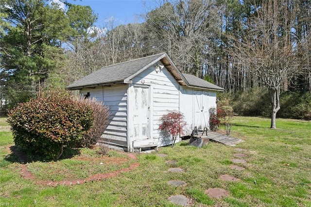 view of outdoor structure with a yard