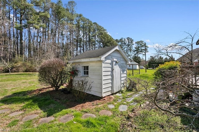 view of shed / structure featuring a yard