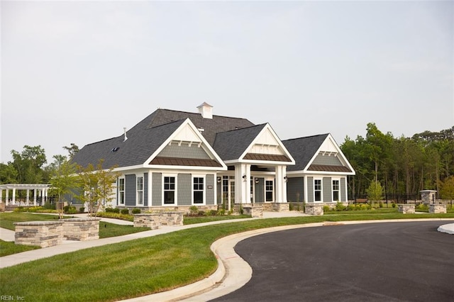 view of front of property with a front lawn