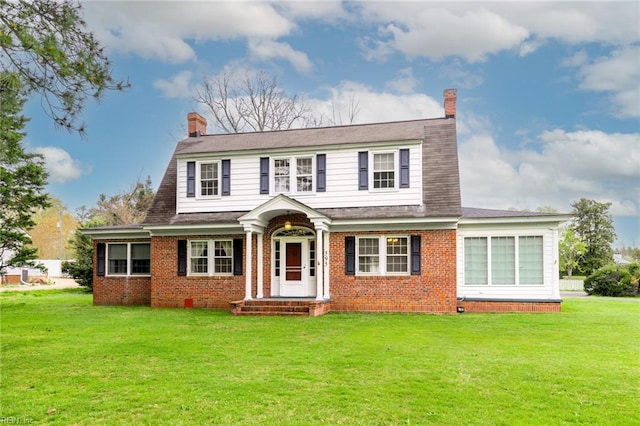 view of front of property with a front lawn