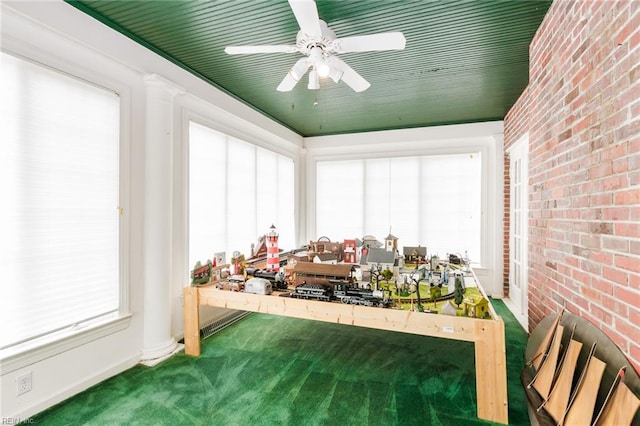 unfurnished sunroom with a healthy amount of sunlight and ceiling fan