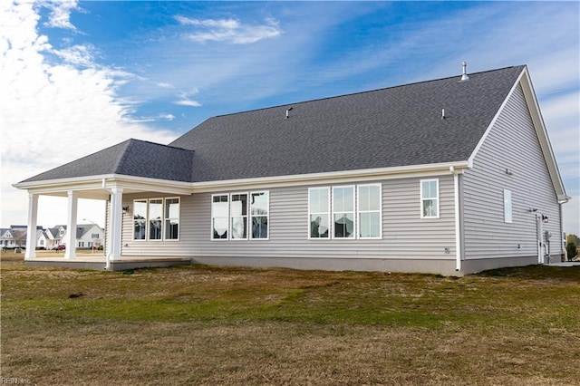 back of house featuring a lawn