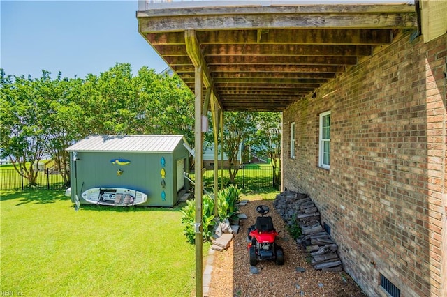 view of yard with an outdoor structure