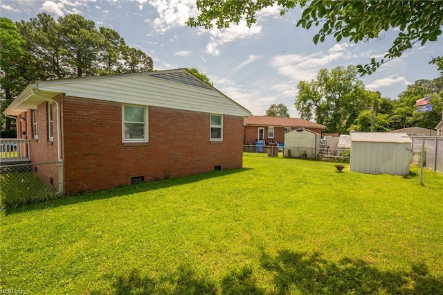 view of yard with a storage shed