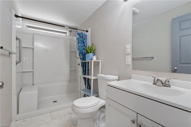 bathroom with a shower with curtain, vanity, and toilet