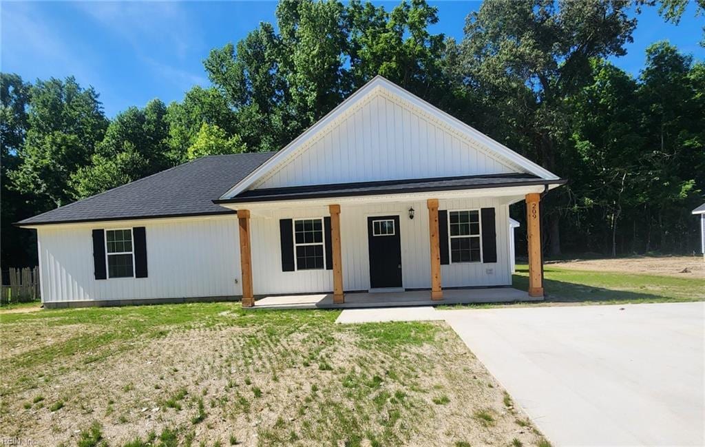 view of front of home featuring a porch