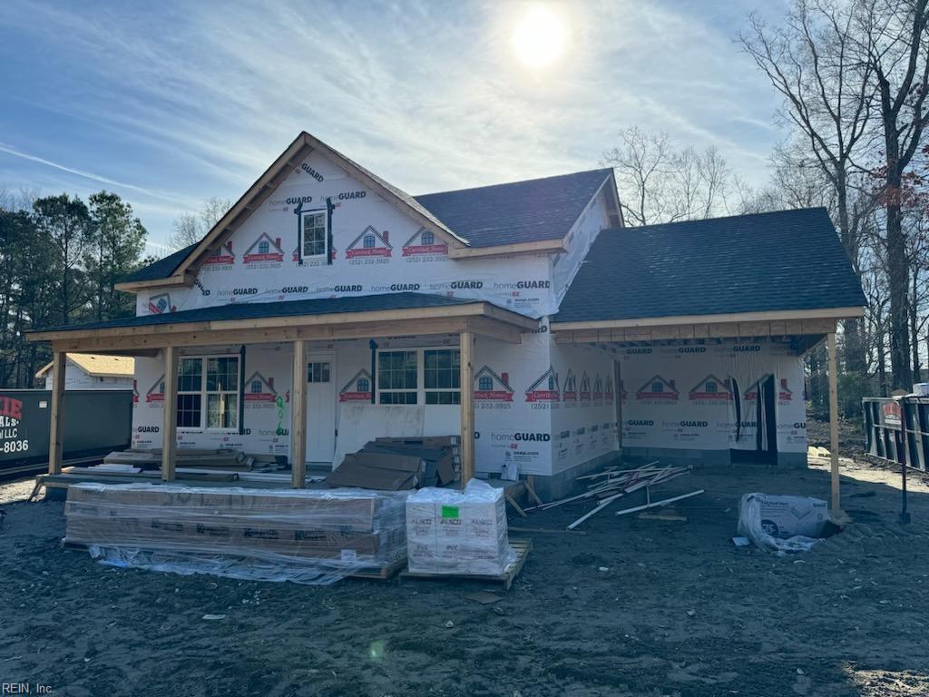 view of front of property with covered porch