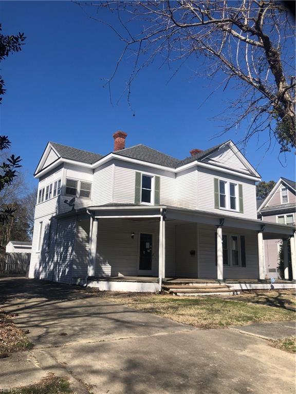 view of front facade featuring a porch