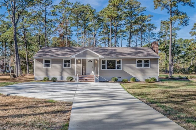 view of front facade with a front yard