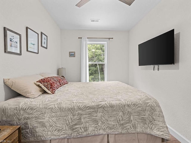 bedroom with ceiling fan