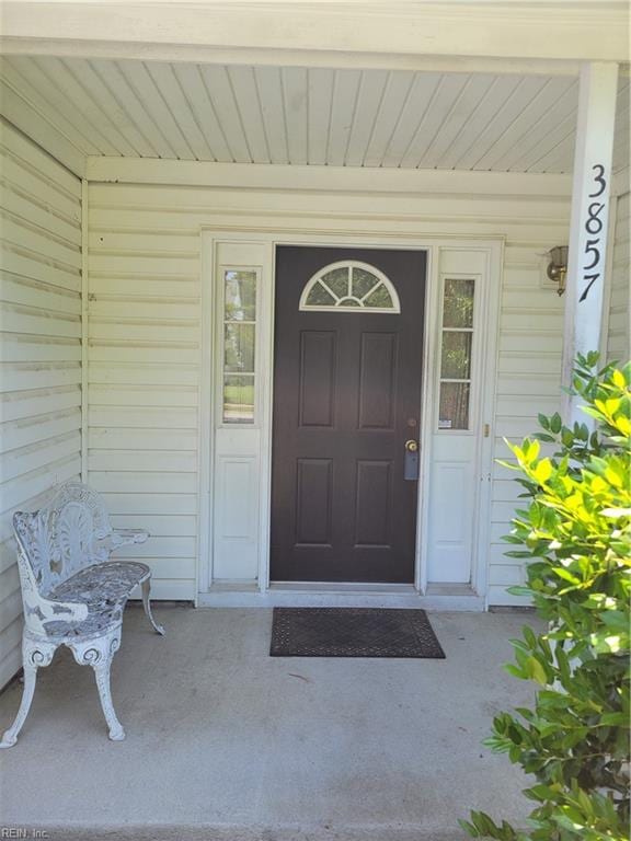 entrance to property with covered porch