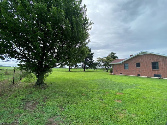 view of yard with a rural view