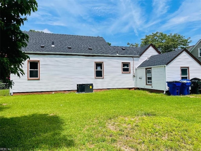 back of house featuring a yard