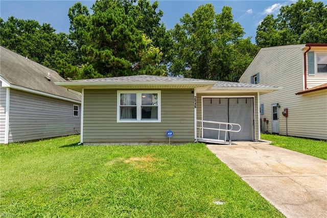 view of front facade with a front yard and a garage