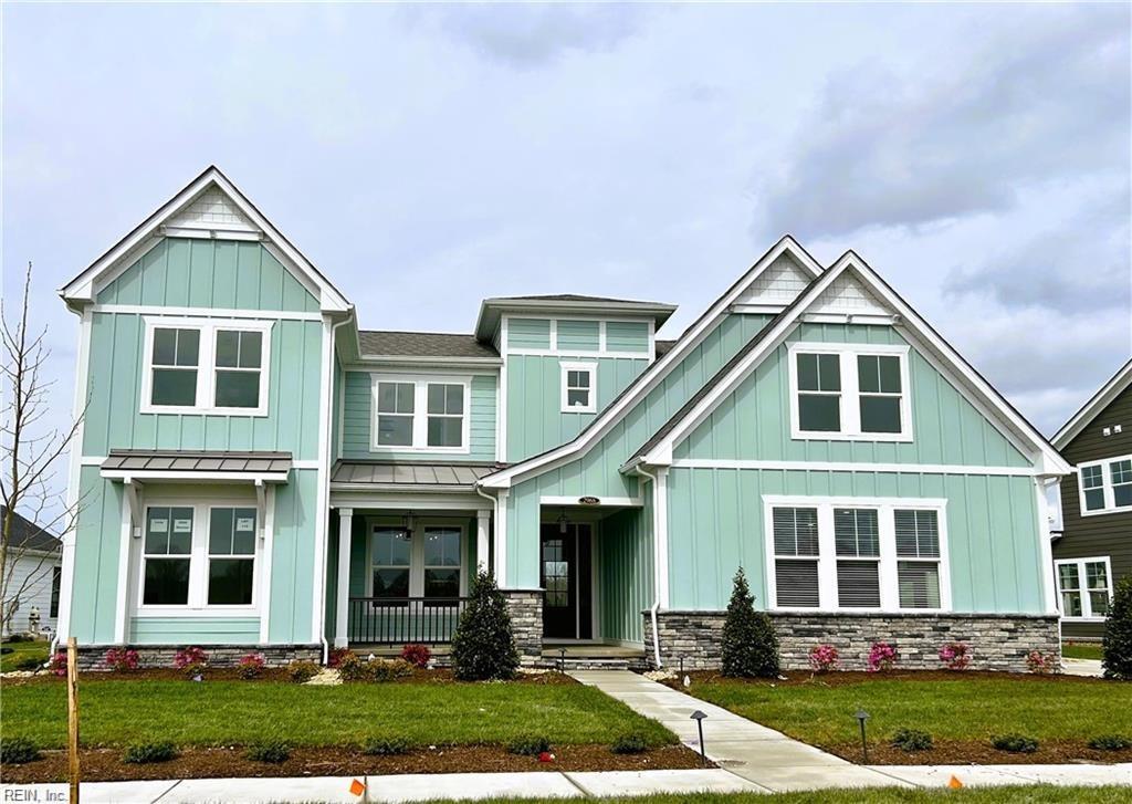 craftsman-style home featuring a front yard