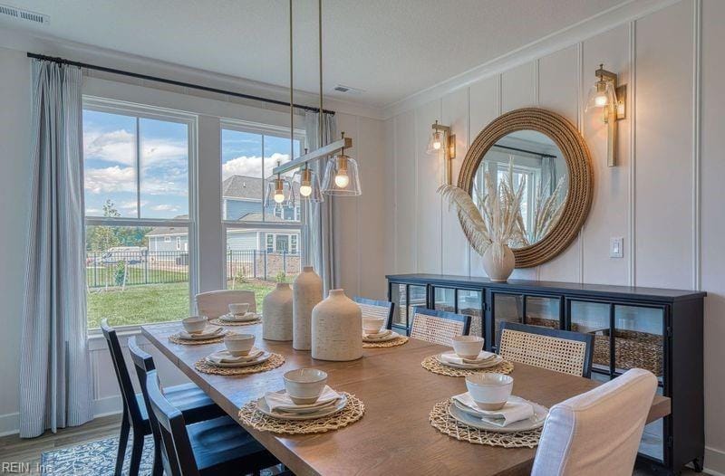 dining space featuring crown molding and hardwood / wood-style floors