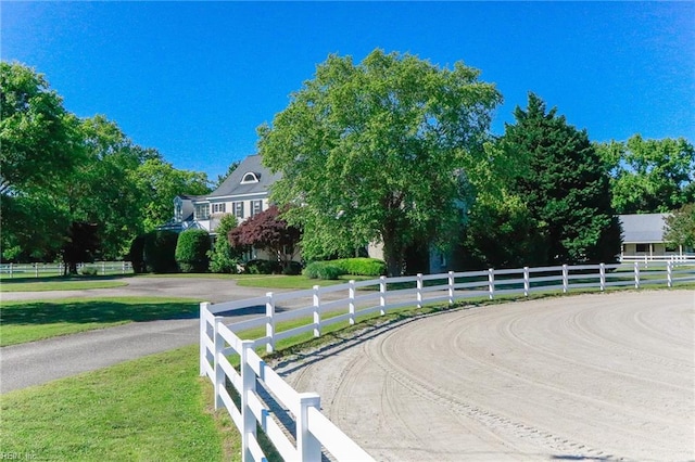 view of front facade featuring a front lawn