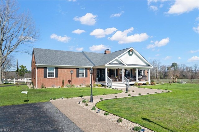 view of front of house featuring a porch and a front lawn