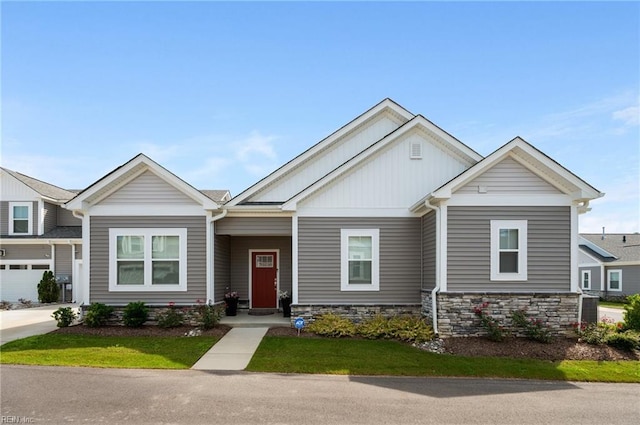 craftsman-style house featuring a garage