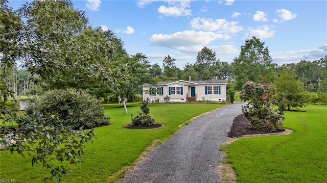 view of front of house featuring a front lawn