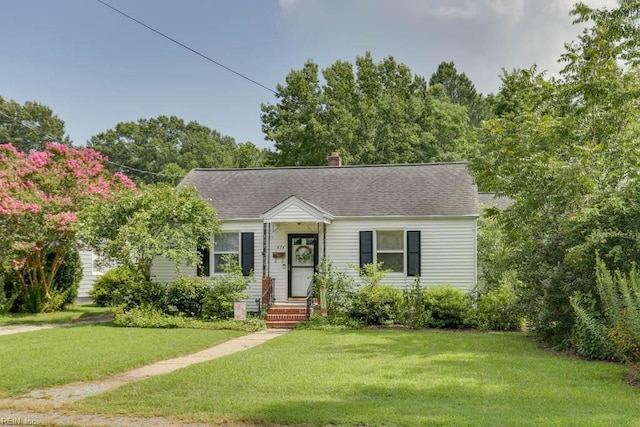 view of front of property with a front yard