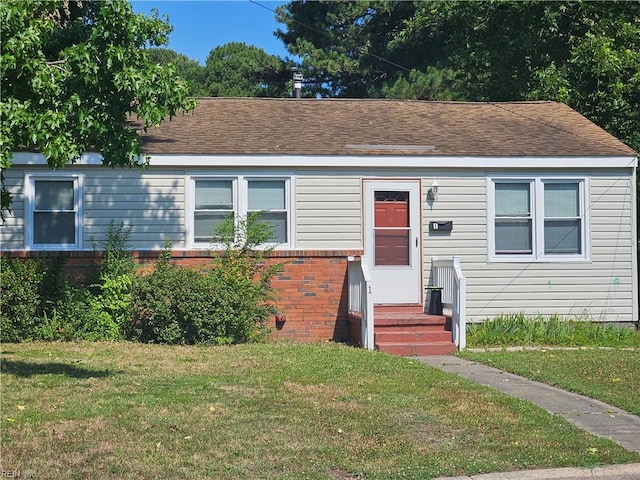 view of front facade with a front yard