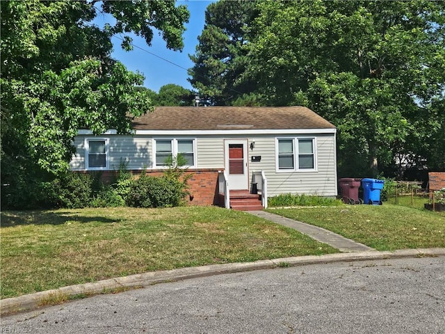 view of front of house featuring a front lawn