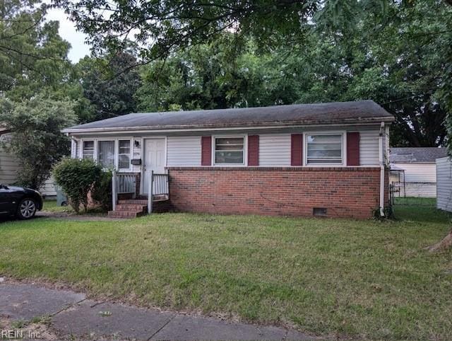 view of front of property with a front yard